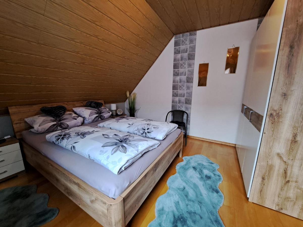 Ferienwohnung Sonja Mit Garten Und Freisitz Steinwiesen Exterior photo